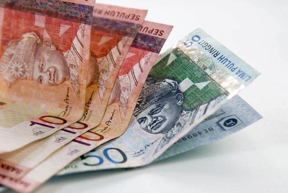 Malaysian Ringgit declines most in two weeks