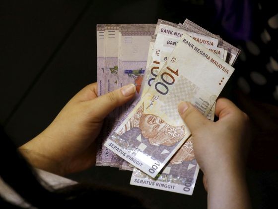 Top banker sees Malaysian ringgit rebounding from 19-year low
