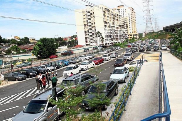 320 new parking bays for LRT users in Taman Paramount