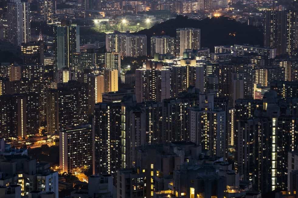 Hong Kong property sales fall 12% in 2015, underscore economy fears