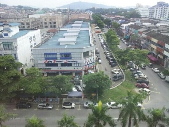 Sri Petaling residents anxious over hillside development