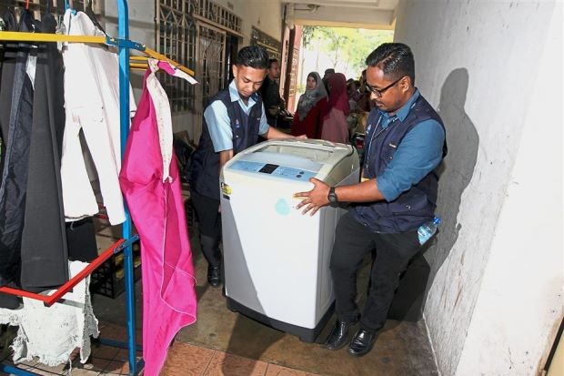 MBPJ SEIZES GOODS FROM UNITS IN MENTARI COURT