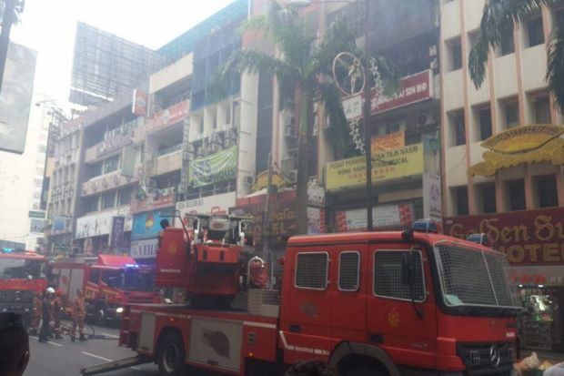 Fire breaks out at Bukit Bintang shoplot