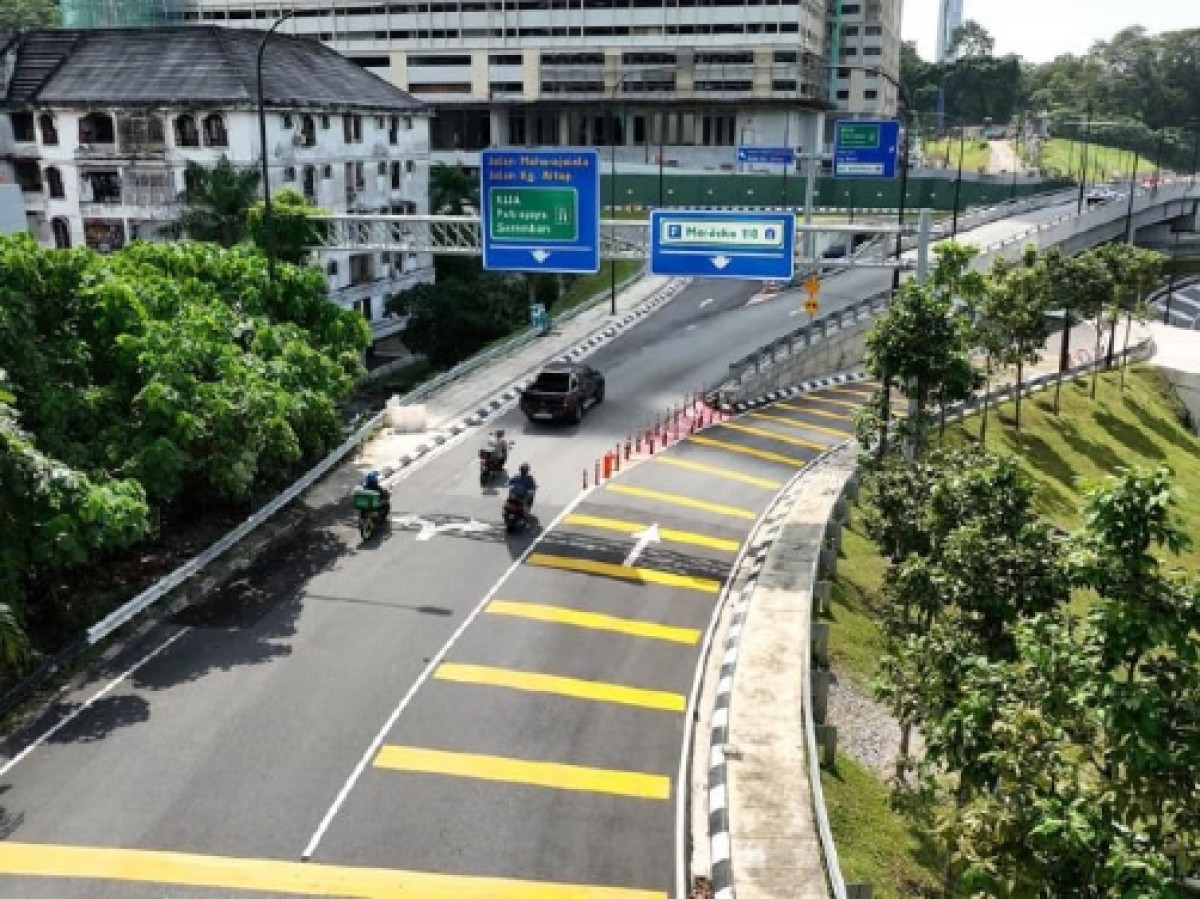 Belfield Tunnel opens, providing easy entry and exit to Menara Merdeka 118